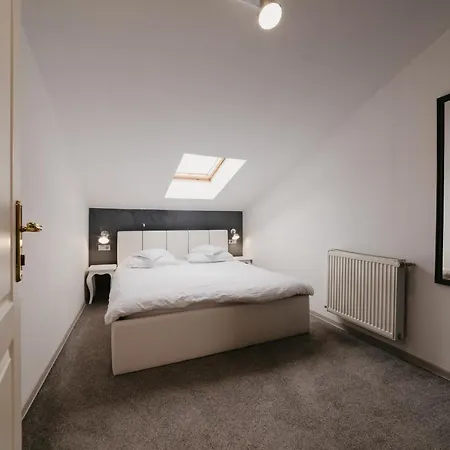 Meteor Aparthotel 3*