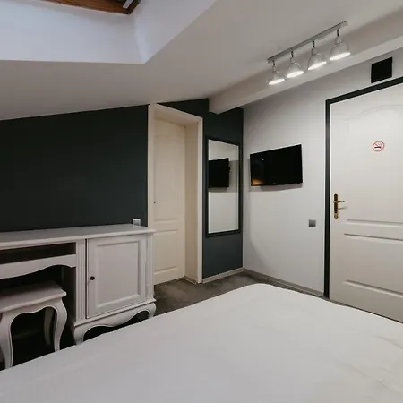 Meteor Aparthotel 3*