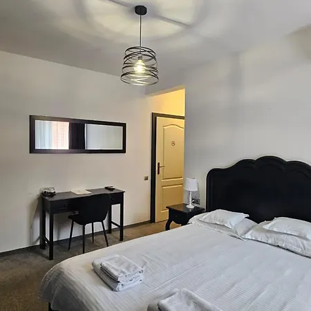 Meteor Aparthotel 3*